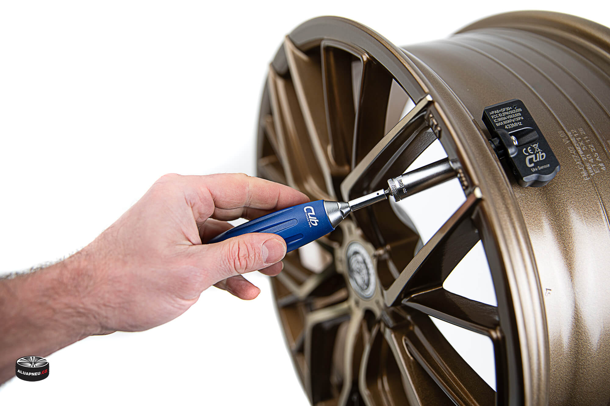 CUB momentový klíč na TPMS ventilky se snímáním tlaku