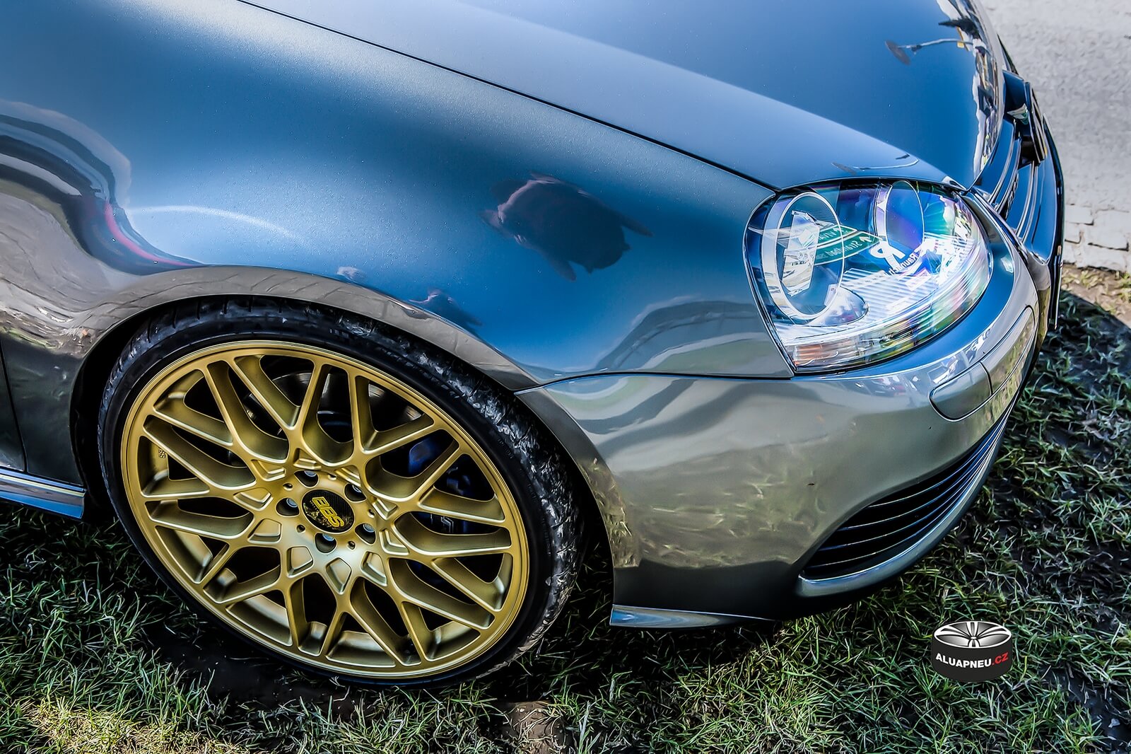 Zlaté BBS elektrony Volkswagen Golf 