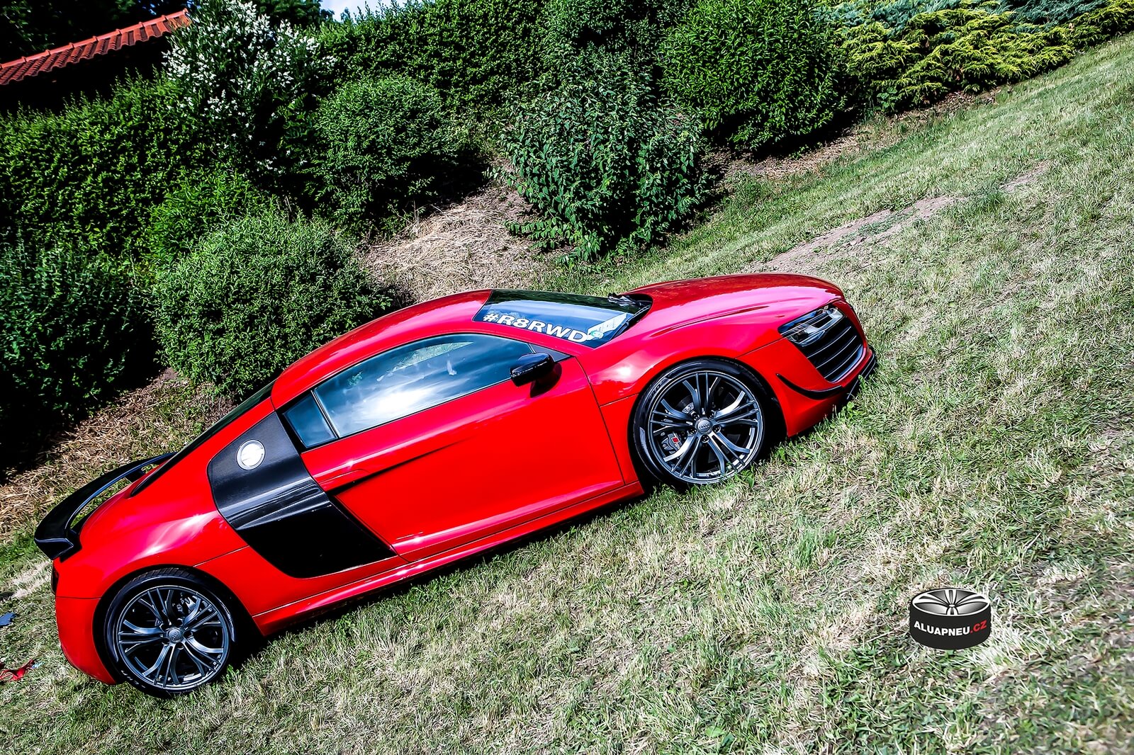 Elektrony Audi R8