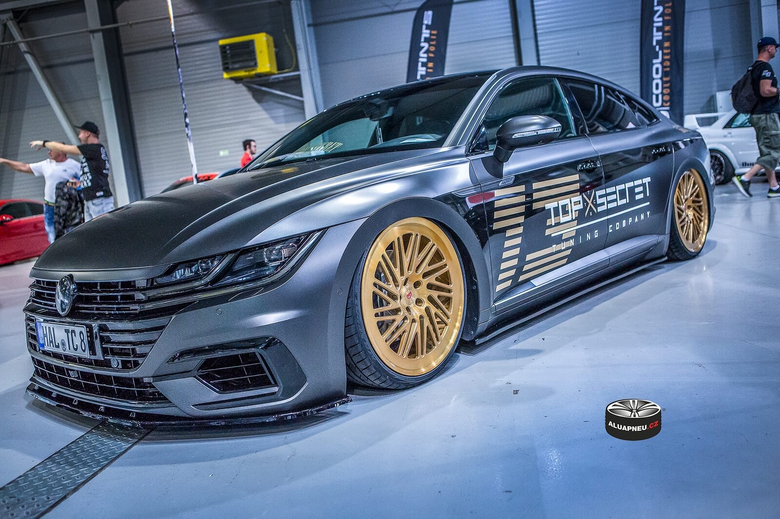 Alu kola Volkswagen Arteon Vossen Gold Top Secret Prague Car Festival 2018