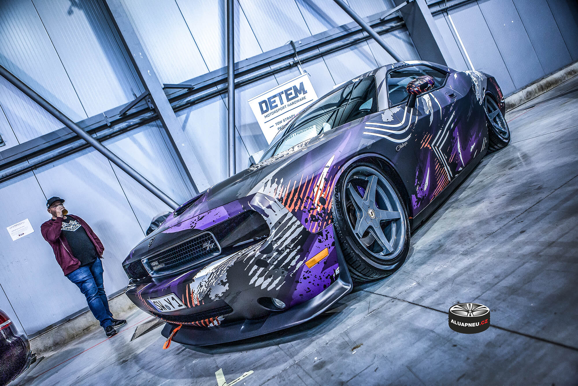 Elektrony Dodge Challenger - tuning alu kola - Prague Car Festival