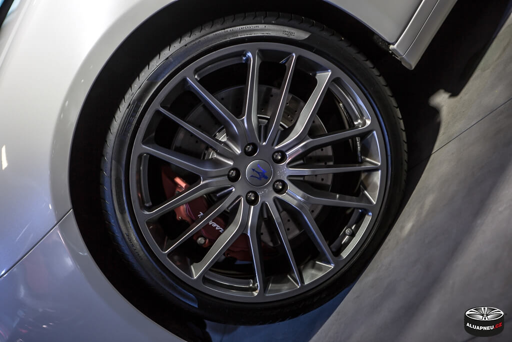 Originální elektrony Maserati